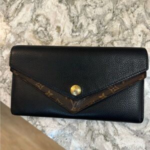**Rare** Authentic Louis Vuitton Double Flap Wallet